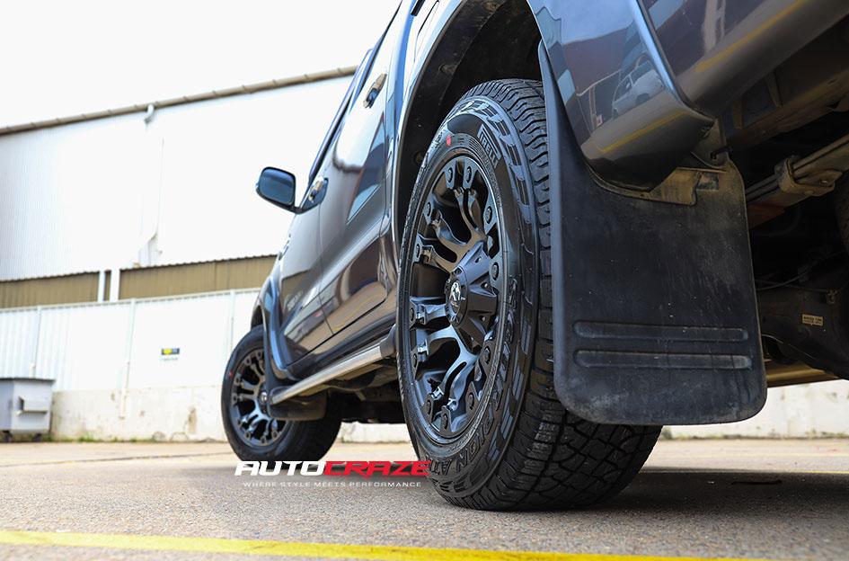 TOYOTA HILUX N70 4WD VAPOR BLACK MACHINED WITH DARK TINT